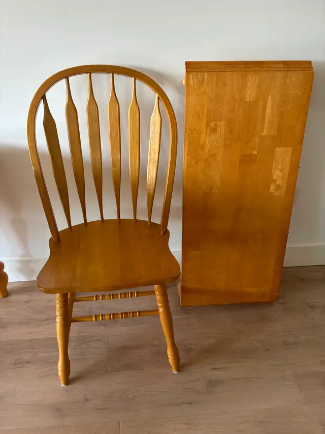 Kitchen table and chairs in Dining Tables & Sets in Bedford - Image 5