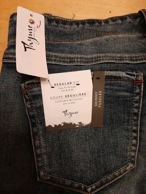 Thyme maternity jeans size small in Women's - Maternity in Markham / York Region - Image 4