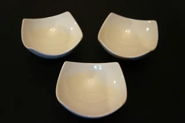 3 BOWRING Small Square Bowls - White in Kitchen & Dining Wares in City of Toronto - Image 3