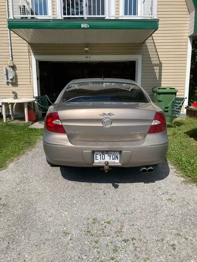 Je vends ma Buick Allure, une berline confortable et fiable qui a été bien entretenue malgré son âge...