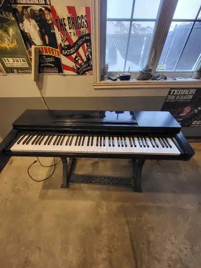 Yamaha Clavinova CLP-560 "no stand", View more
