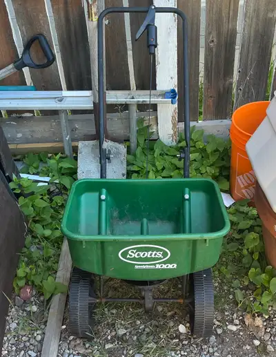Scott’s broadcast spreader, like new Don’t need it, paid 100 bucks for it a couple of years ago. Tex...