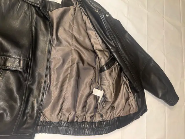 Vintage Rare LONDON FOG Black Leather Bomber Jacket Men's size M in Men's in Kitchener / Waterloo - Image 5
