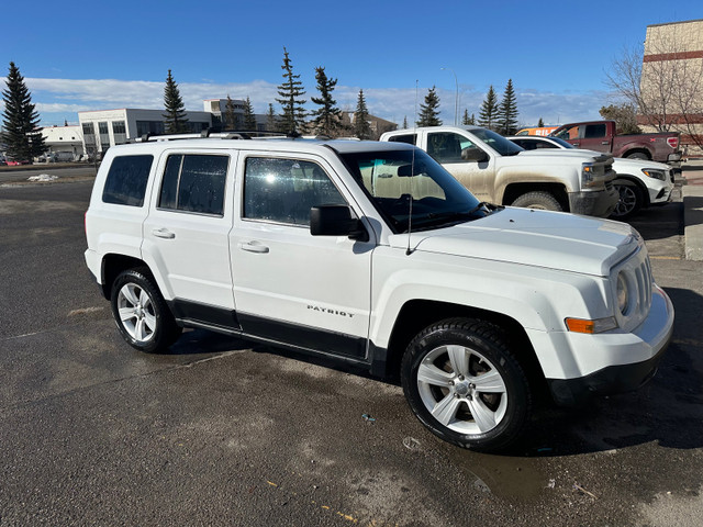 Jeep Patriot 2012 Limited 144k New Winters in Cars & Trucks in Calgary