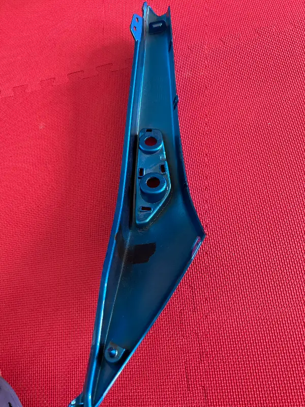 Kawasaki Ninja ex650r Right Side Rear Tail Cowling 36040-0082-15 in Other in Barrie - Image 9