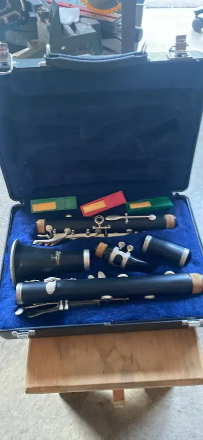 selmer clarinet CL 300 made in USA like new, View more