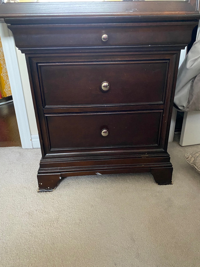 Solid wood queen size bedroom set for sale + free pieces  in Dressers & Wardrobes in Mississauga / Peel Region - Image 2