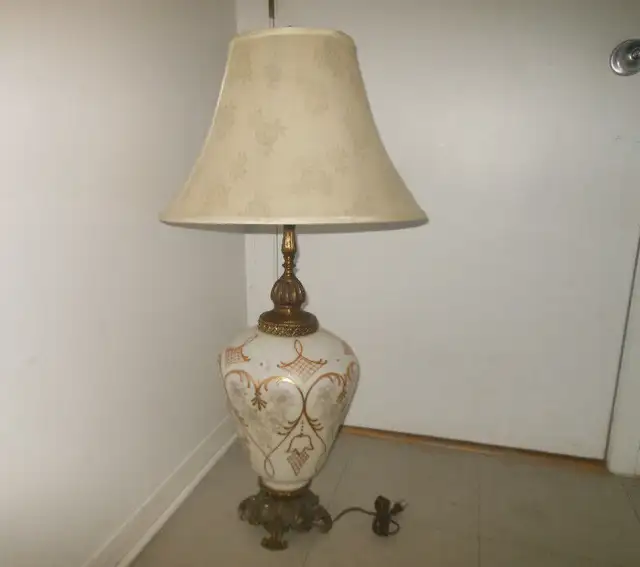 Antique Table Lamps in Indoor Lighting & Fans in City of Montréal - Image 5