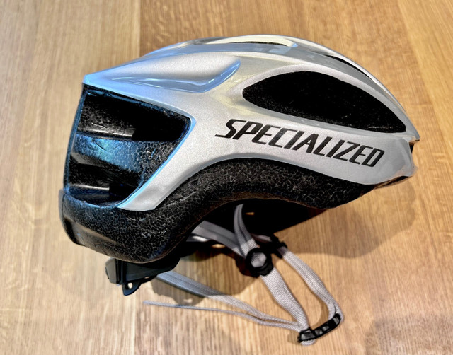 Specialized Adjustable Helmet + BELL Gel Fusion Bike Seat Cover in Clothing, Shoes & Accessories in Oakville / Halton Region - Image 3