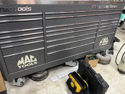 As new Maximizer Mac tool box with stainless top. Dimensions in photos. Both keys included. Very lig...