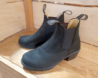 Blundstone  1671 Heel Boot  Rustic Black ⎮ Womens 6.5 US