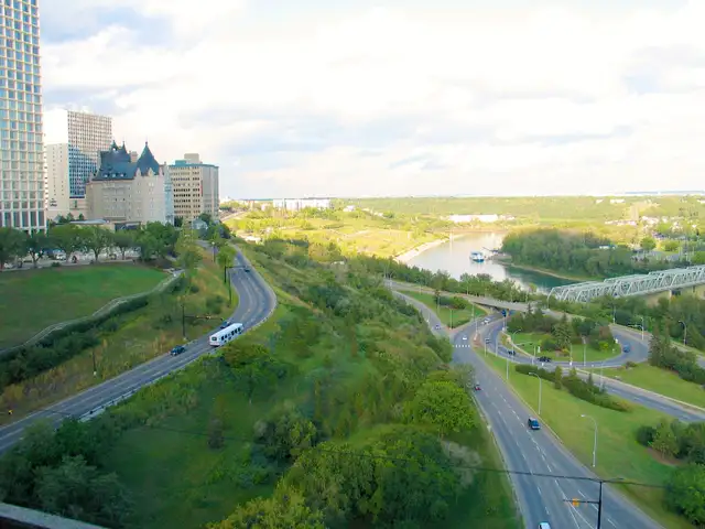 ☀️ Downtown top floor suite with amazing river valley view! ☀️