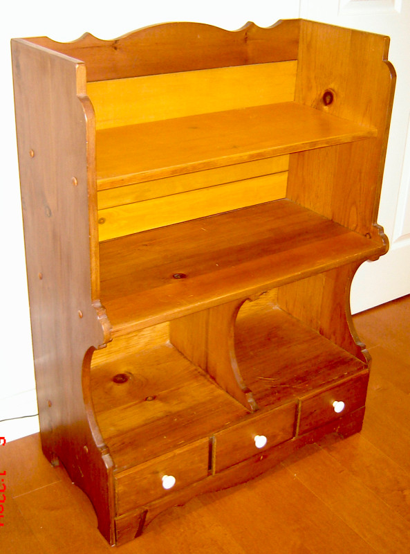 Attractive and Very Functional Vintage Solid Pine Bookcase in Bookcases & Shelving Units in City of Toronto - Image 2