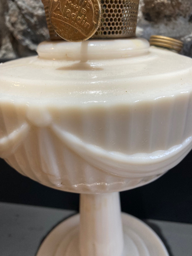 Antique Milk Glass Aladdin Burner Oil Lamp, Vintage Lamps in Arts & Collectibles in Ottawa - Image 2