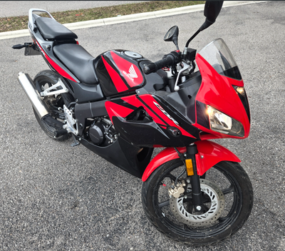 Up for sale is my 2009 Honda CBR125R in excellent condition. This is an entry-level sports motorcycl...