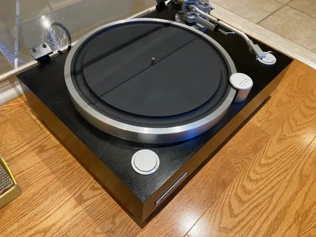 Yamaha GT-2000 top model turntable in excellent condition in Stereo Systems & Home Theatre in Mississauga / Peel Region - Image 6