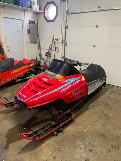 1994 Polaris Indy 440, it’s in really good shape looking to upgrade to a bigger machine. Has 8000km...