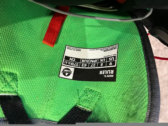 Men's snowboard boots in Snowboard in Downtown-West End - Image 7