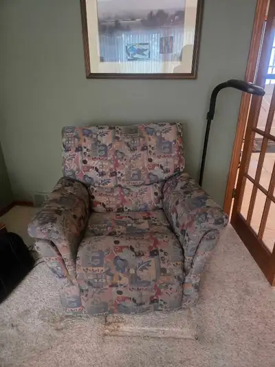 This is a used reclining chair, perfect for relaxing after a long day! The fabric is patterned and t...