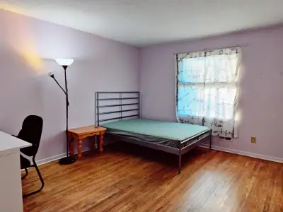 All Inclusive master bedroom close to Carleton/Algonquin Sept1st
