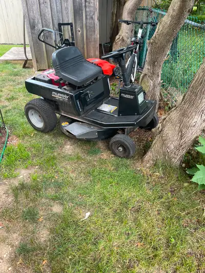 Murray 12 HP riding mower., Voir plus