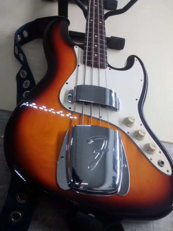 BASS GUITAR FOR SALE Guitars Kawartha Lakes Kijiji