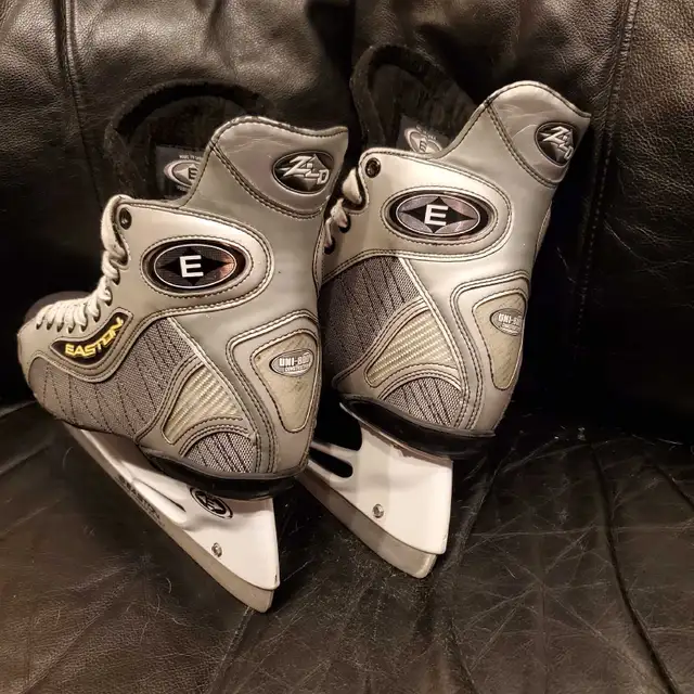 Mens EASTON Skates Size 10.5 E Skate Size in Skates & Blades in Barrie - Image 7