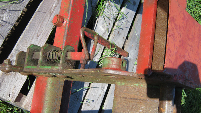 John Deere hay bale fork or spear  600 & 700 series or trade in Farming Equipment in Kawartha Lakes - Image 4