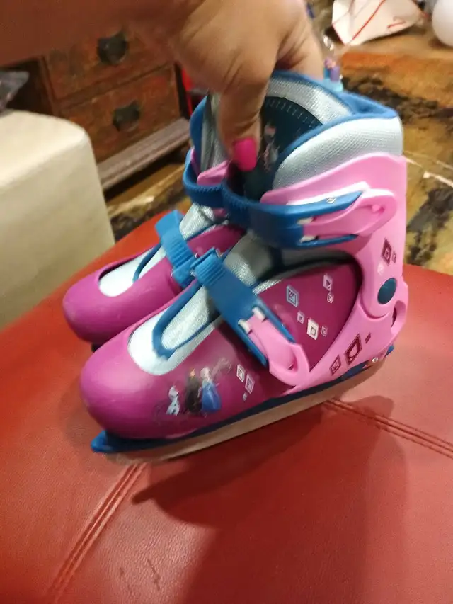 Frozen skates for size 12 to 2 in Skates & Blades in Oakville / Halton Region - Image 7