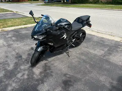 2019 Kawasaki Ninja 400 with ABS for Sale. Original owner and only 2,650km. Hardily every driven and...