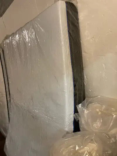 Brand New KING Memory Foams $499 Platform $99 , View more