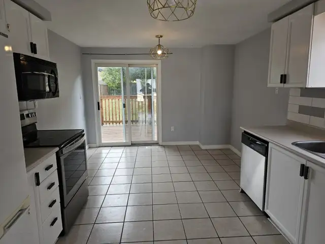 Detached 3 bdr + 1 offc/den + 2 full WR, finished bsmt+garage63417674728067122
