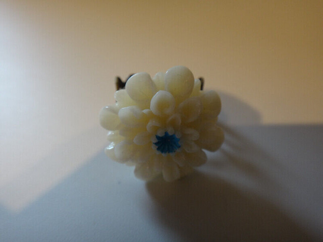 Antique Gold Ring With A Flower Cabochon in Jewellery & Watches in Thunder Bay - Image 4