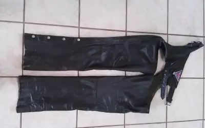 Best chap PERIOD M.O.B. MADE THICK LEATHER KEEPS YOU SAFE AND WARM HEAVY DUTY POCKET ZIPPER AND DOME...