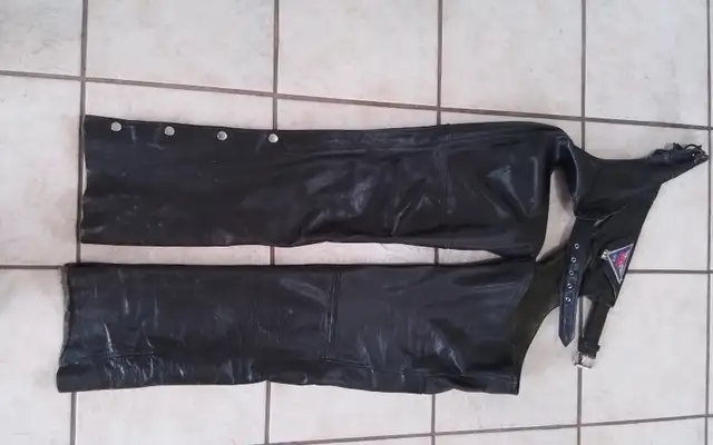 Heavy duty leather motorcycle  chaps in Motorcycle Parts & Accessories in Ottawa - Image 2