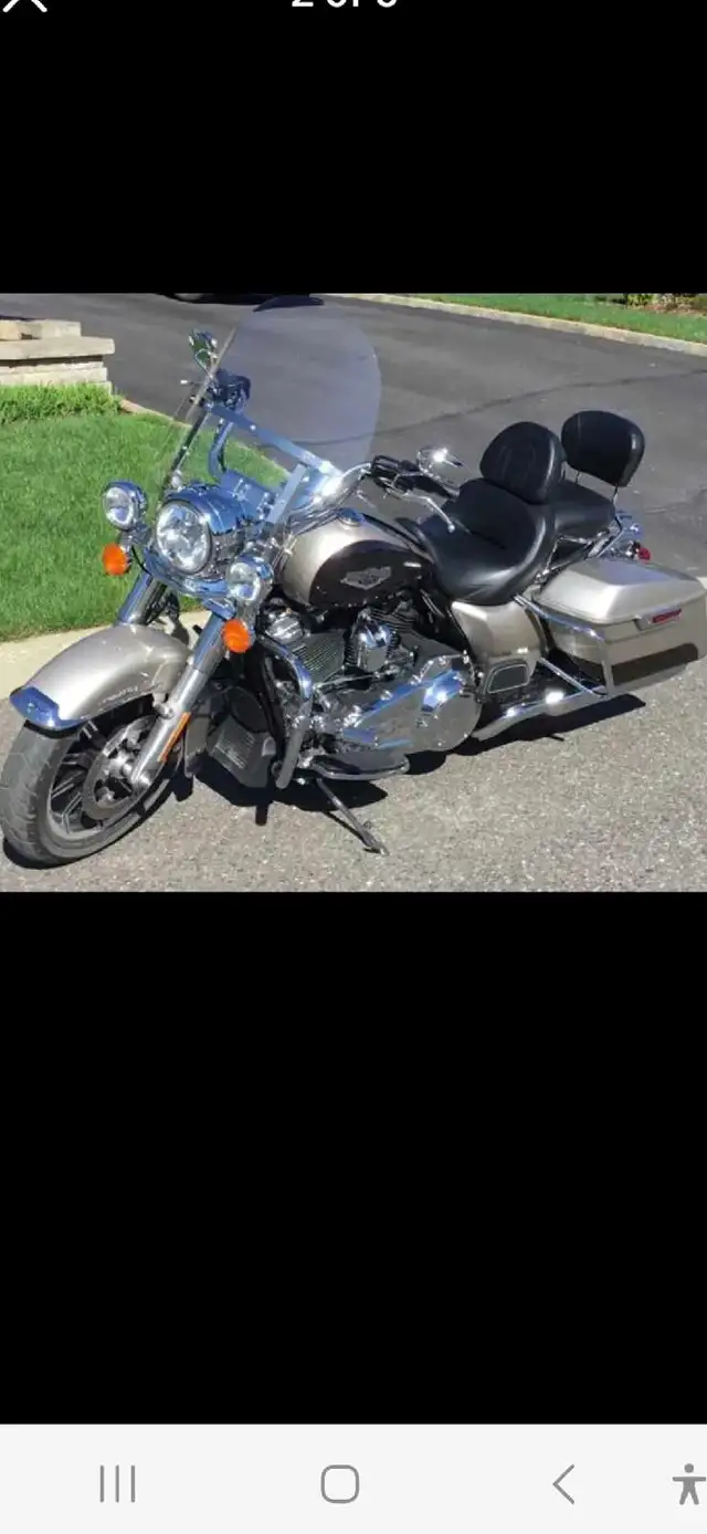 2018 Harley Davidson Road King in Touring in Ottawa - Image 2