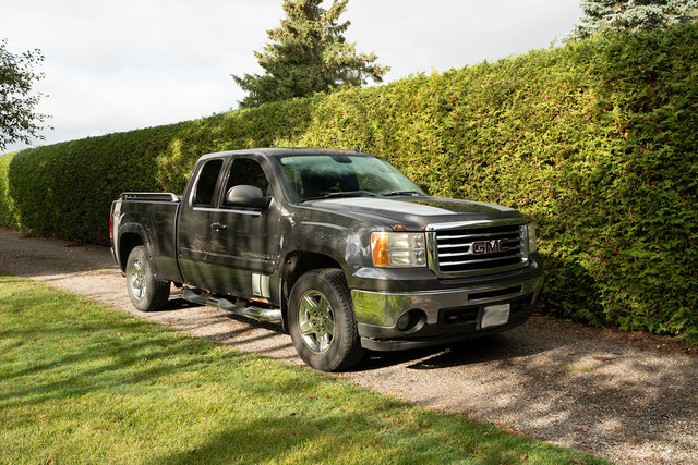 2010 GMC Sierra 1500 SLE Z71 4x4 Truck in Cars & Trucks in City of Toronto