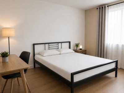 Bright, clean room available in a newly renovated home in Duncan. Ideal for a student or working pro...