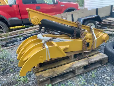 NEW WELD ON HYDRAULIC THUMB FOR 14 TO 18 TON EXCAVATORS WITH HYDRAULIC HOSES AND FITTINGS CALL 50646...