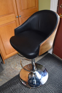 Bar Stool. Leather. Other New Ones too. (ALL SINGLES)