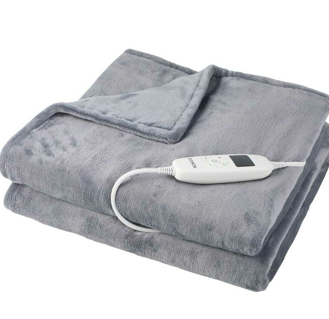 NEW!   Heated Throw (50x60) Flannel & Sherpa Fleece in Bedding in City of Toronto - Image 3
