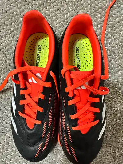 Soccer shoes -Turf size 5, View more