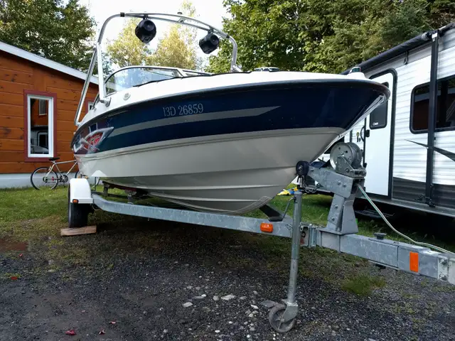 Bateau 4.3L 18.5 pieds Wake édition in Powerboats & Motorboats in Sherbrooke - Image 3