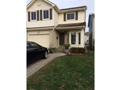 Room for rent in clean modern 3 bedroom house Available for Nov 1. High end stainless steel kitchen...
