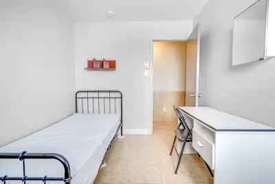 1 Chambre à louer pour le 1er avril dans un appartement partagé avec 4 autres personnes. Inclus 1 Li...