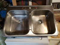 Sink, in great condition... dual tub