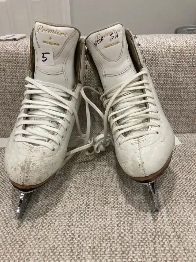 Figure skates Jackson in Skates & Blades in Barrie - Image 2