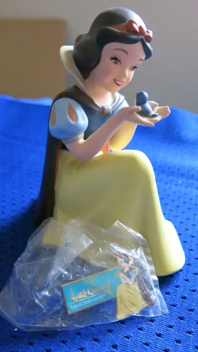 Snow White - Won't you smile for me figure, View more