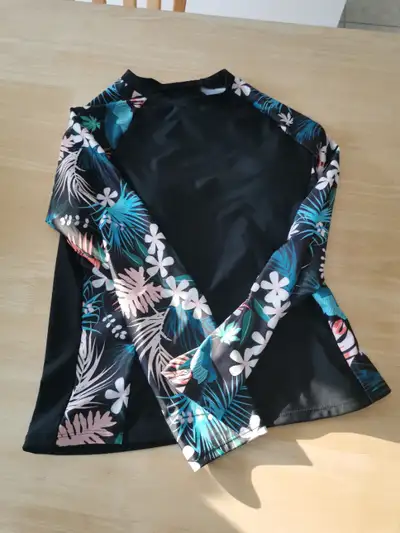 Swim suit top/rash guard, View more