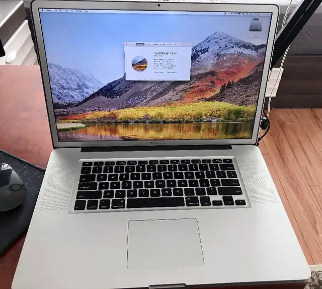 Macbook Pro Early 2011 17po 2.2Ghz in Laptops in City of Montréal - Image 2